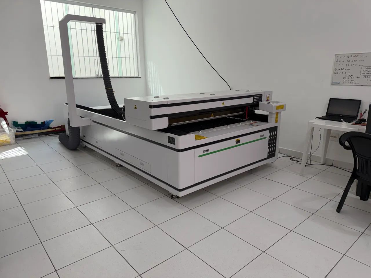 Vendo Empresa de Itens em Acrílico com todo o maquinário 
