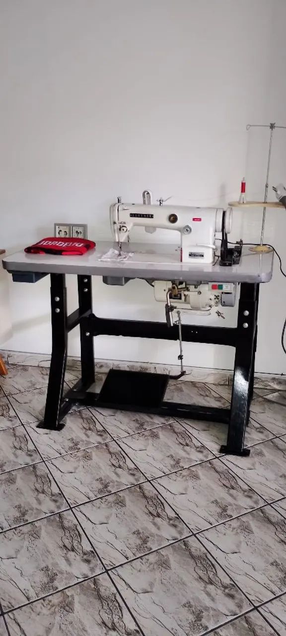 Máquina de costura industrial reta