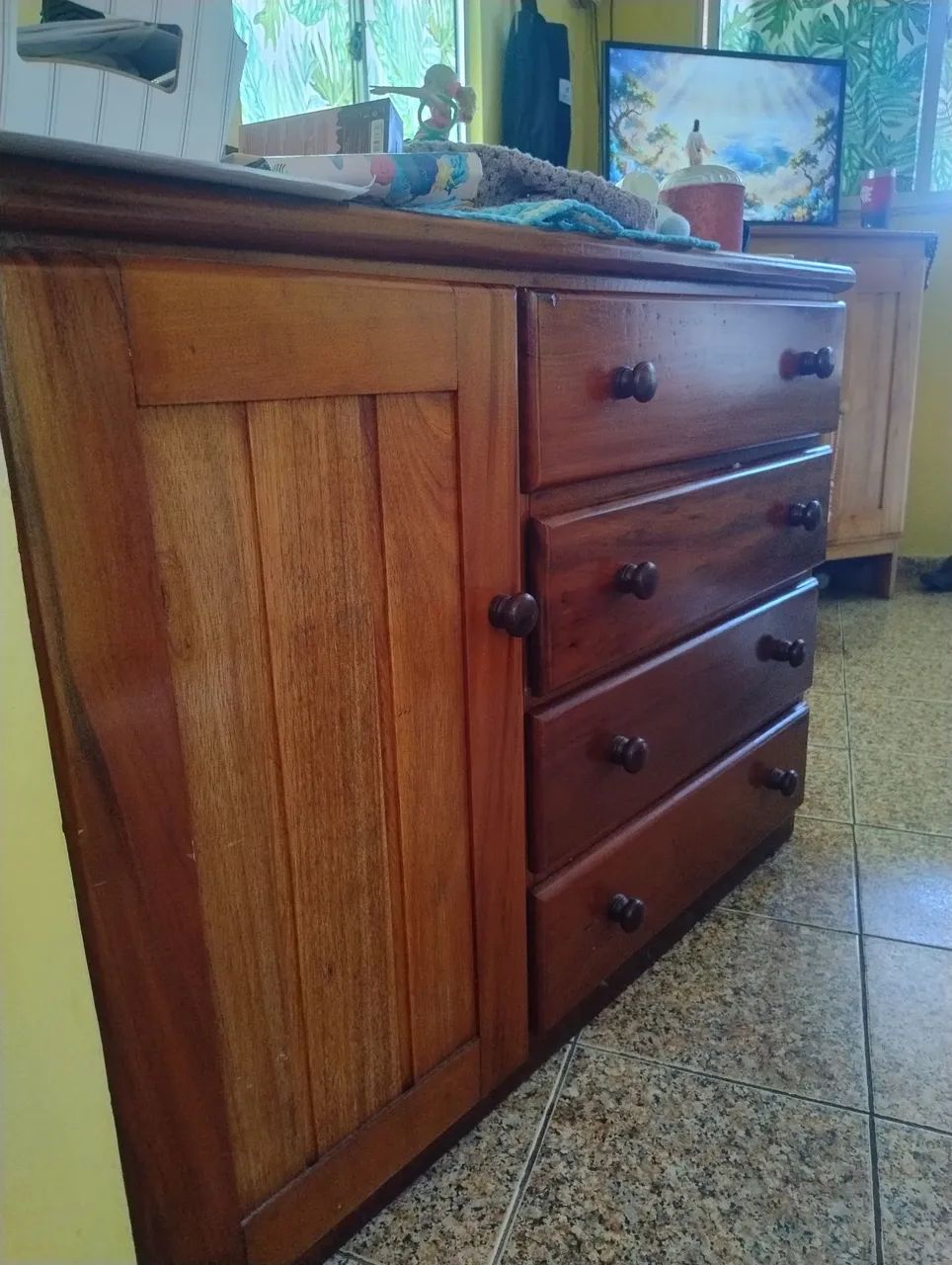 Vende-se uma cômoda