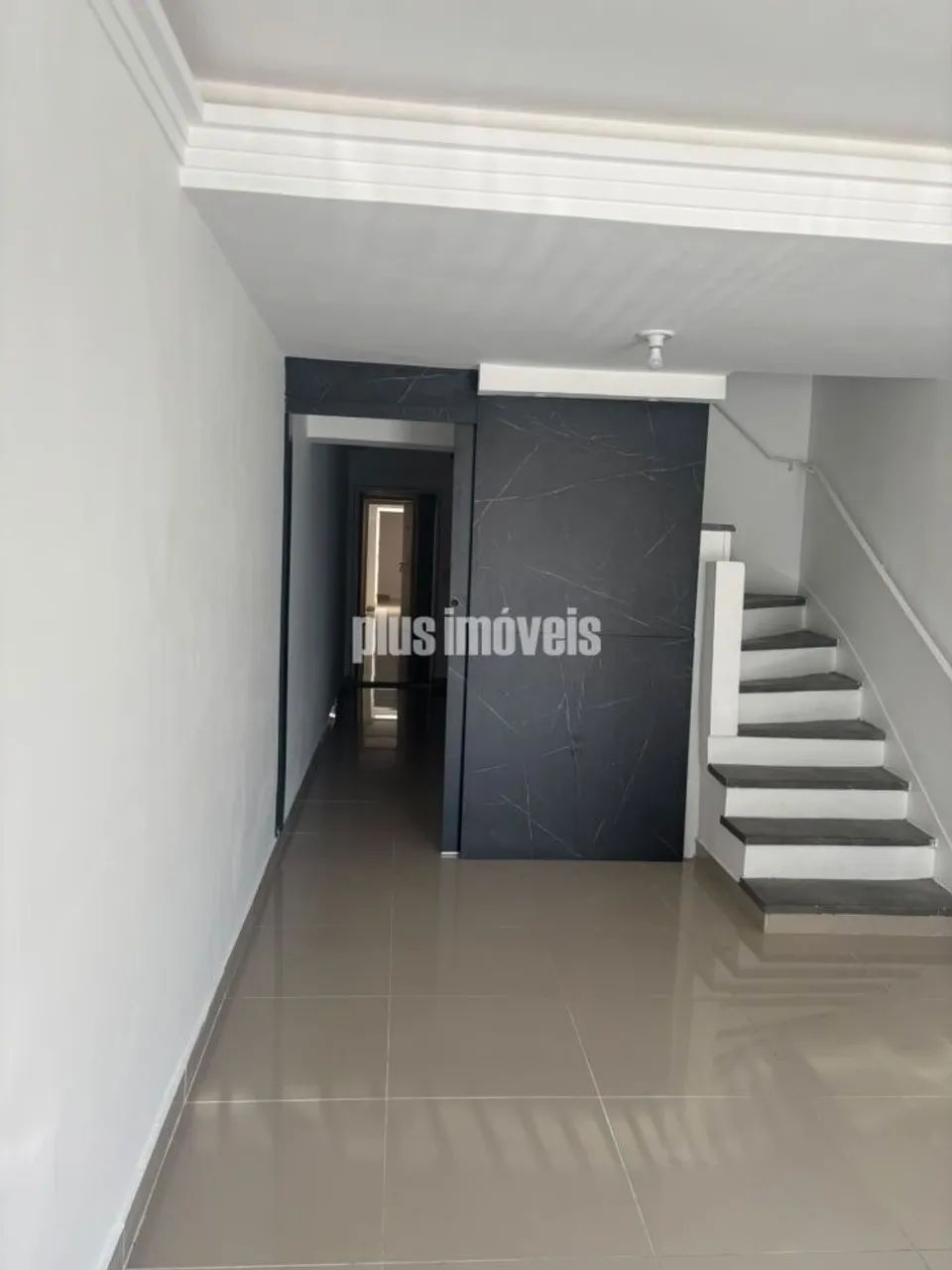 Sobrado comercial com 4 salas, 2 banheiros e cozinha - Foto 2