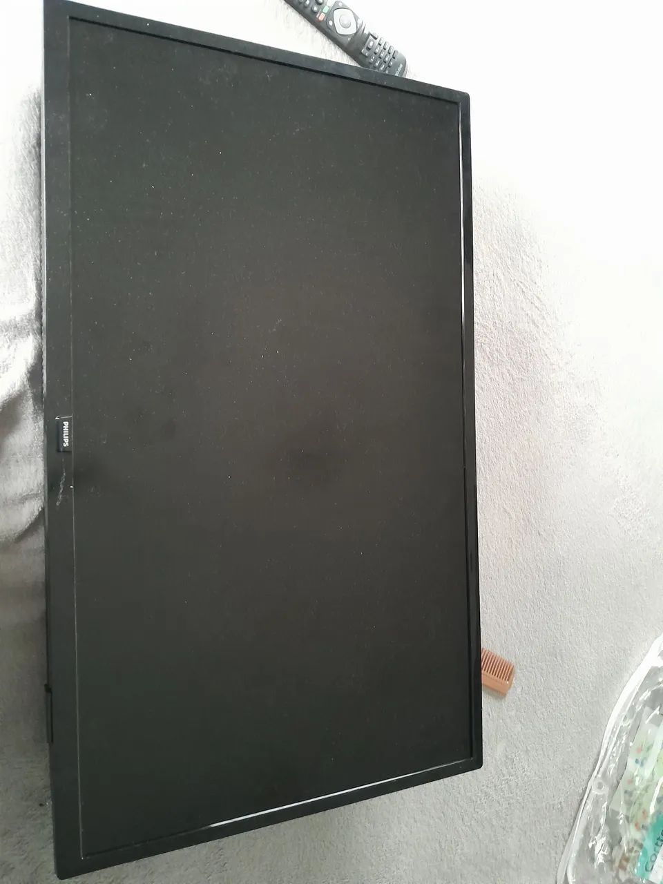 Vendo TV philips 32 polegadas com defeito so sai a voz.