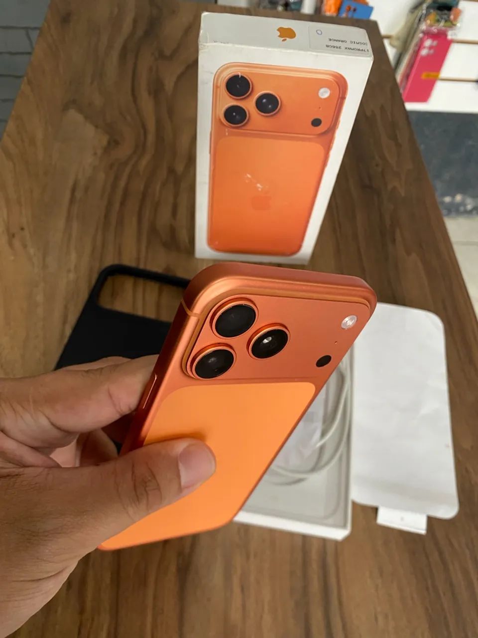 17 pro max -256 Gigas cosmic Orange 