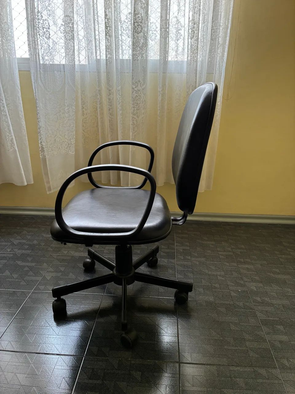  Cadeira de Escritório Preta.