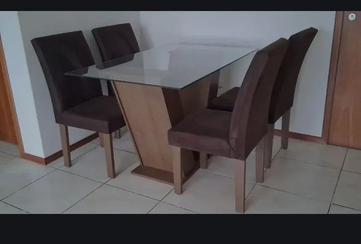 Mesa e cadeiras, com entrega 