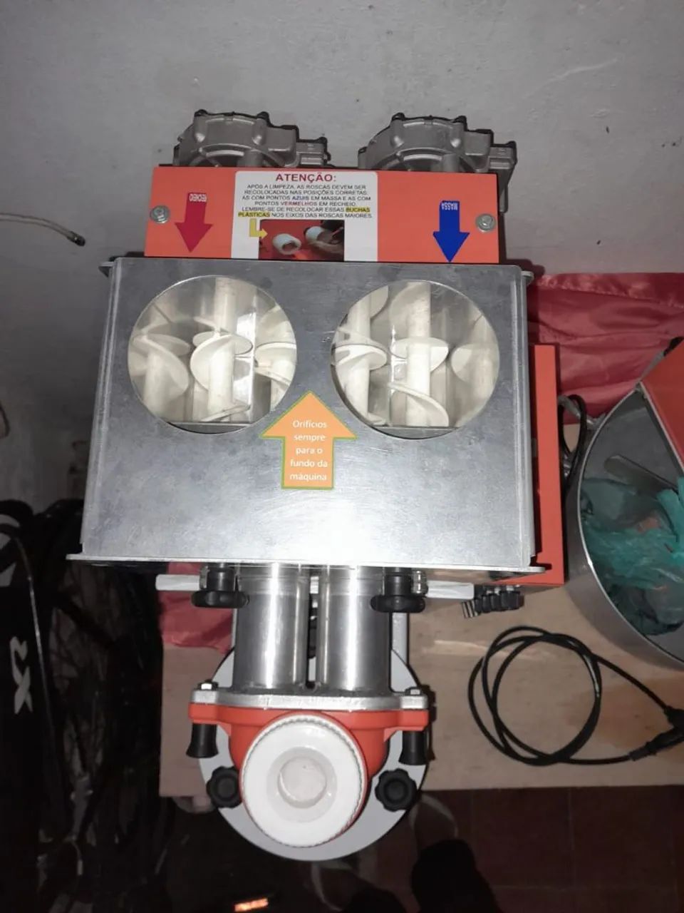 Máquina modeladora de salgadinhos 