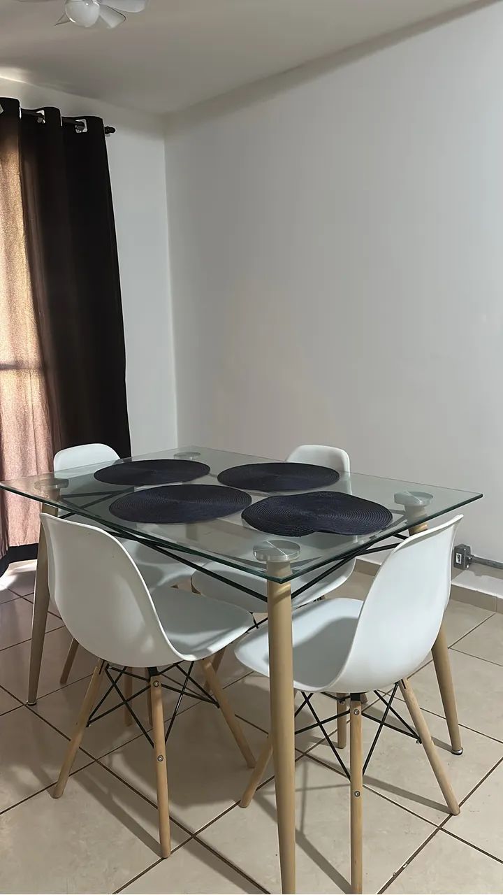 Vende - se Mesa 4 lugares 