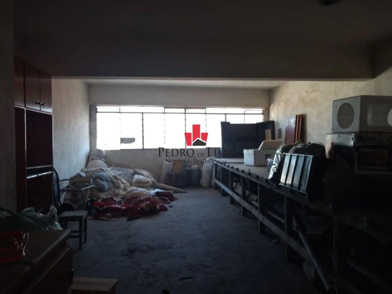 Prédio comercial com 289 m², em Penha.
