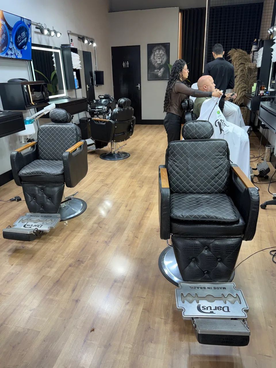 Vendo cadeiras de barbeiro Darus Dubai - Foto 2