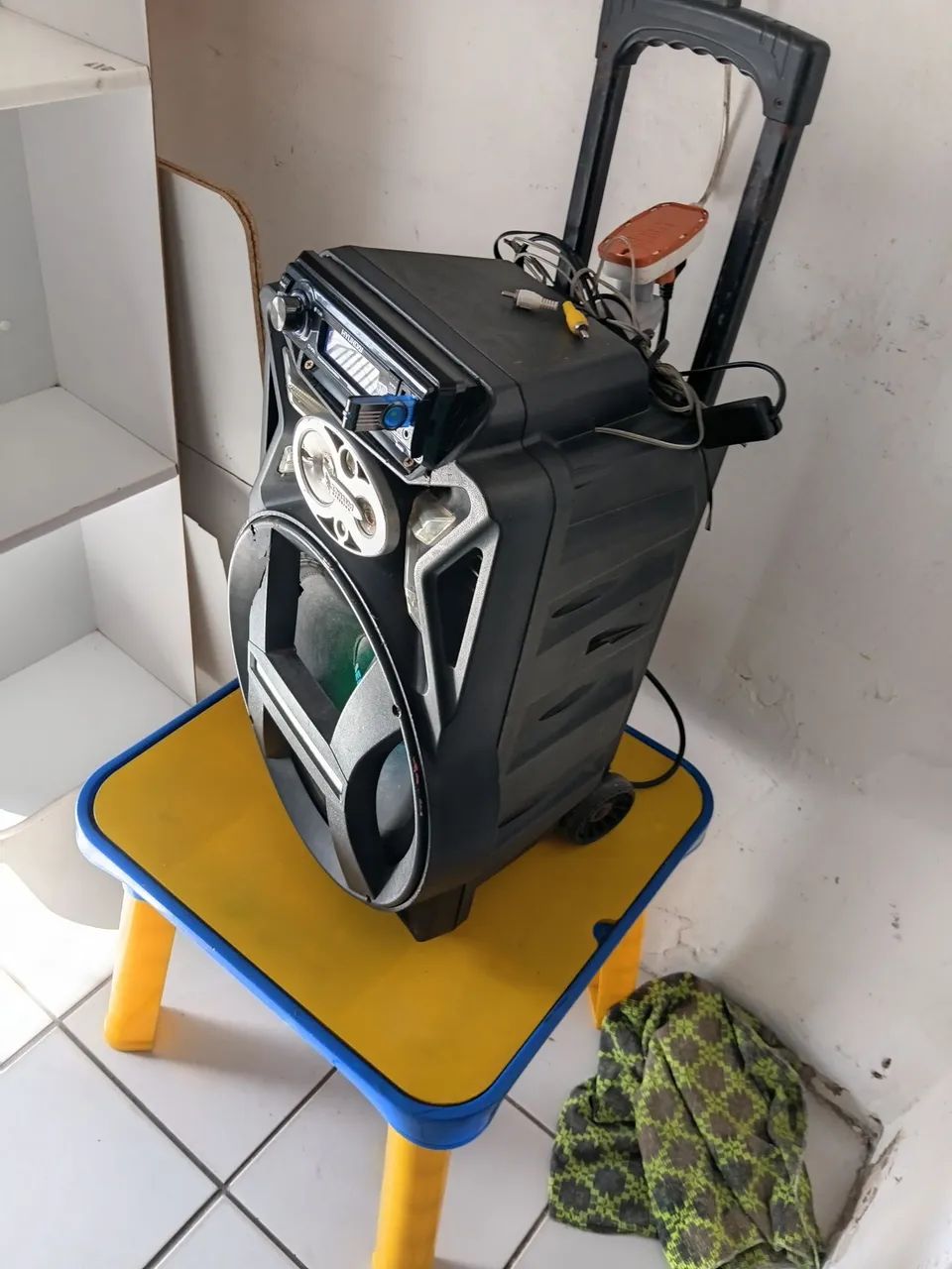 Vende-se está caixa de som com  som de carro  - Foto 2