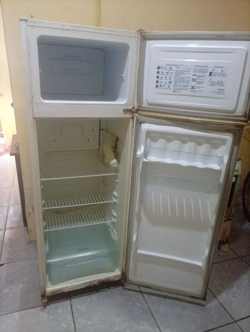 Geladeira Esmaltec 