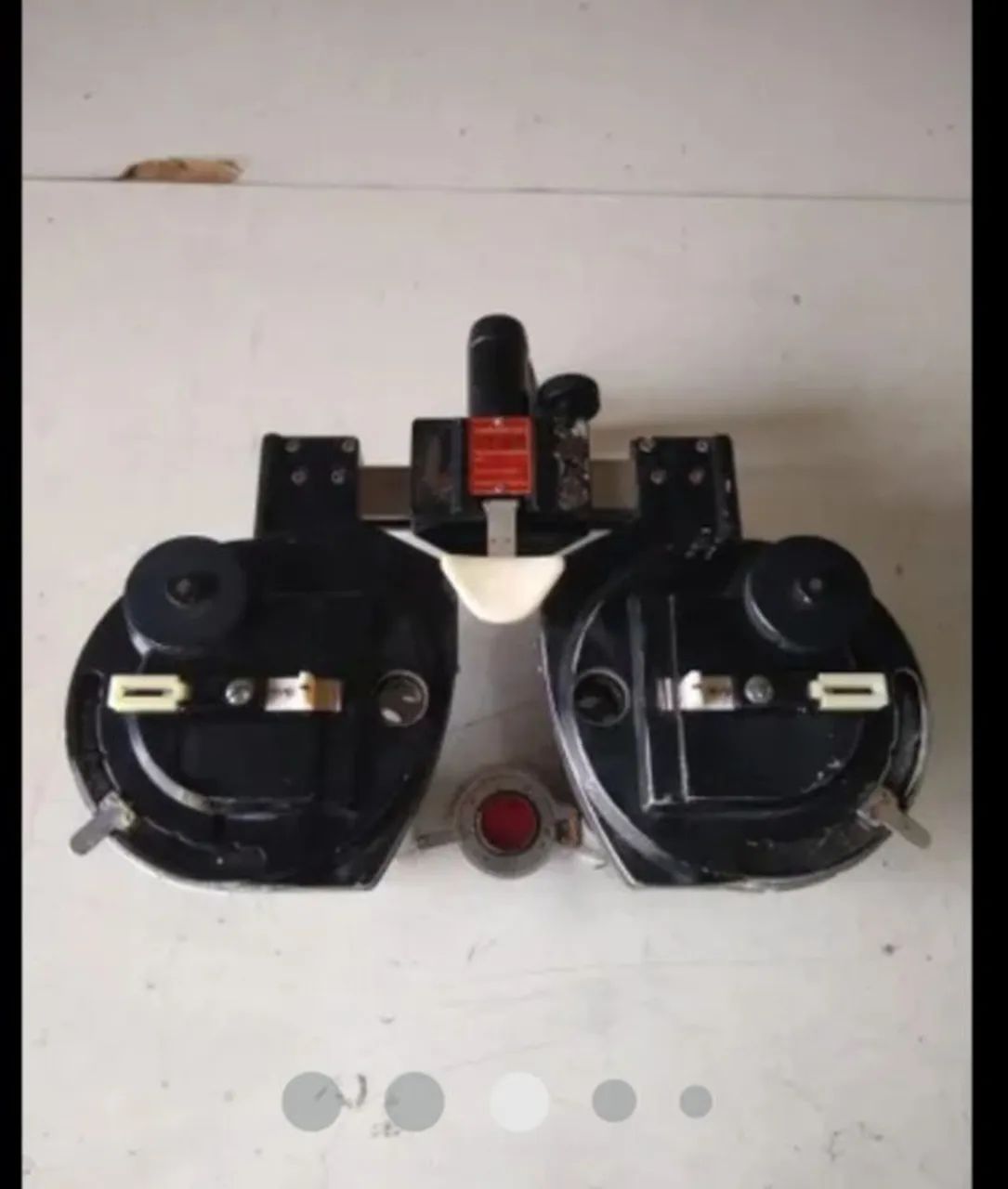 Cadeira oftalmológica xenonio com refrator e base completa  - Foto 3