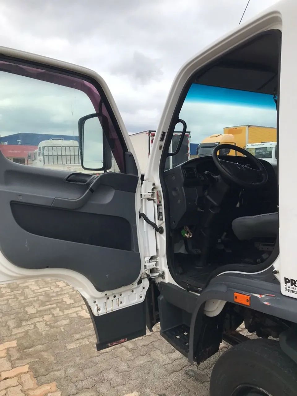 MERCEDES-BENZ ACCELO 1016 2014/2014 TRUCADO (6x2) COM BAÚ. - Foto 8