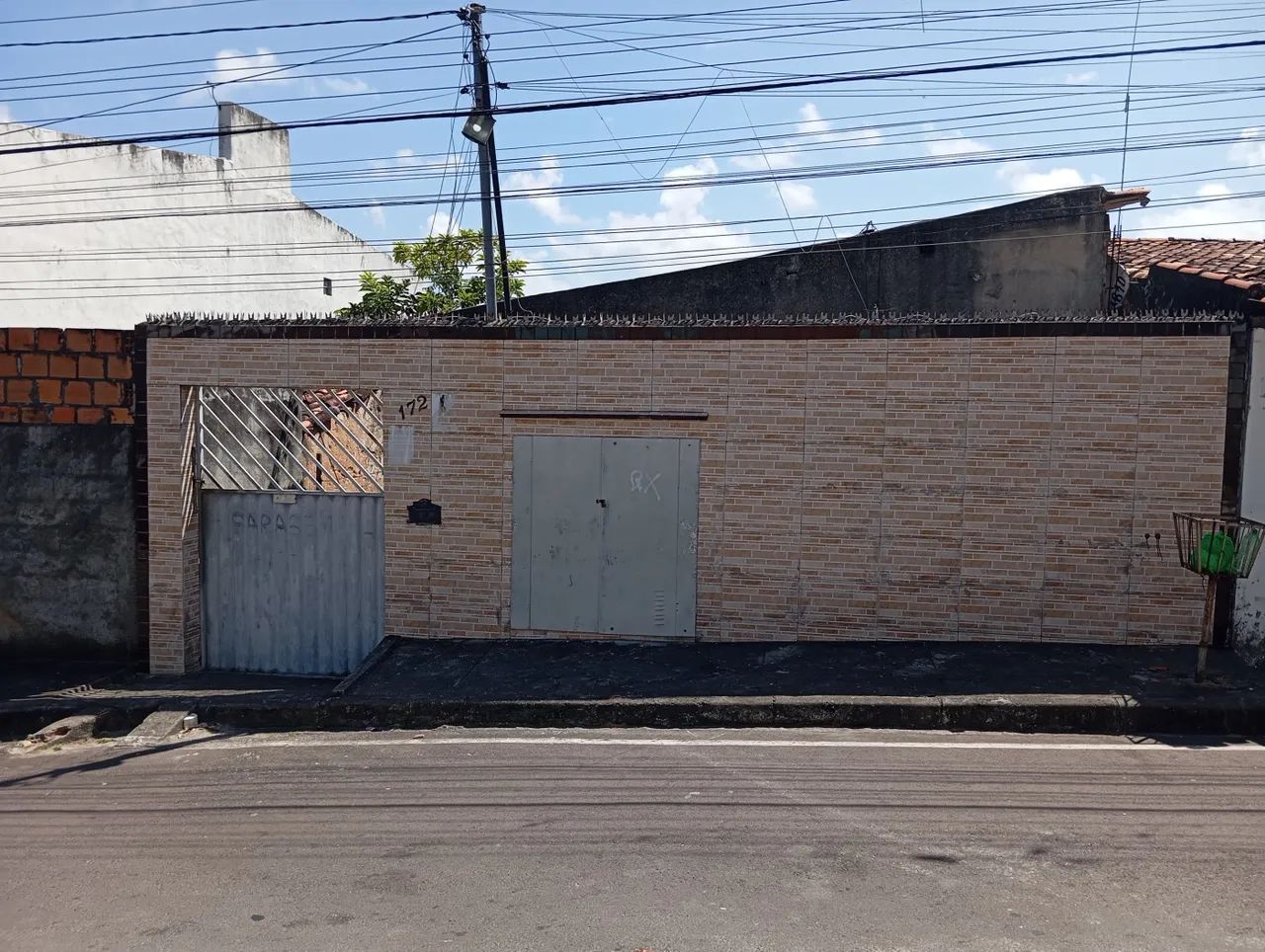 Condomínio com 5 kitnet`s no bairro 28 do Forte