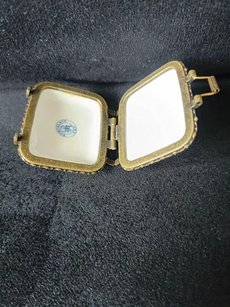 Caixa porta jóias em porcelana, antiga. - Foto 3