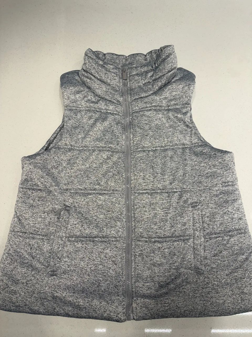 Colete puffer cinza 