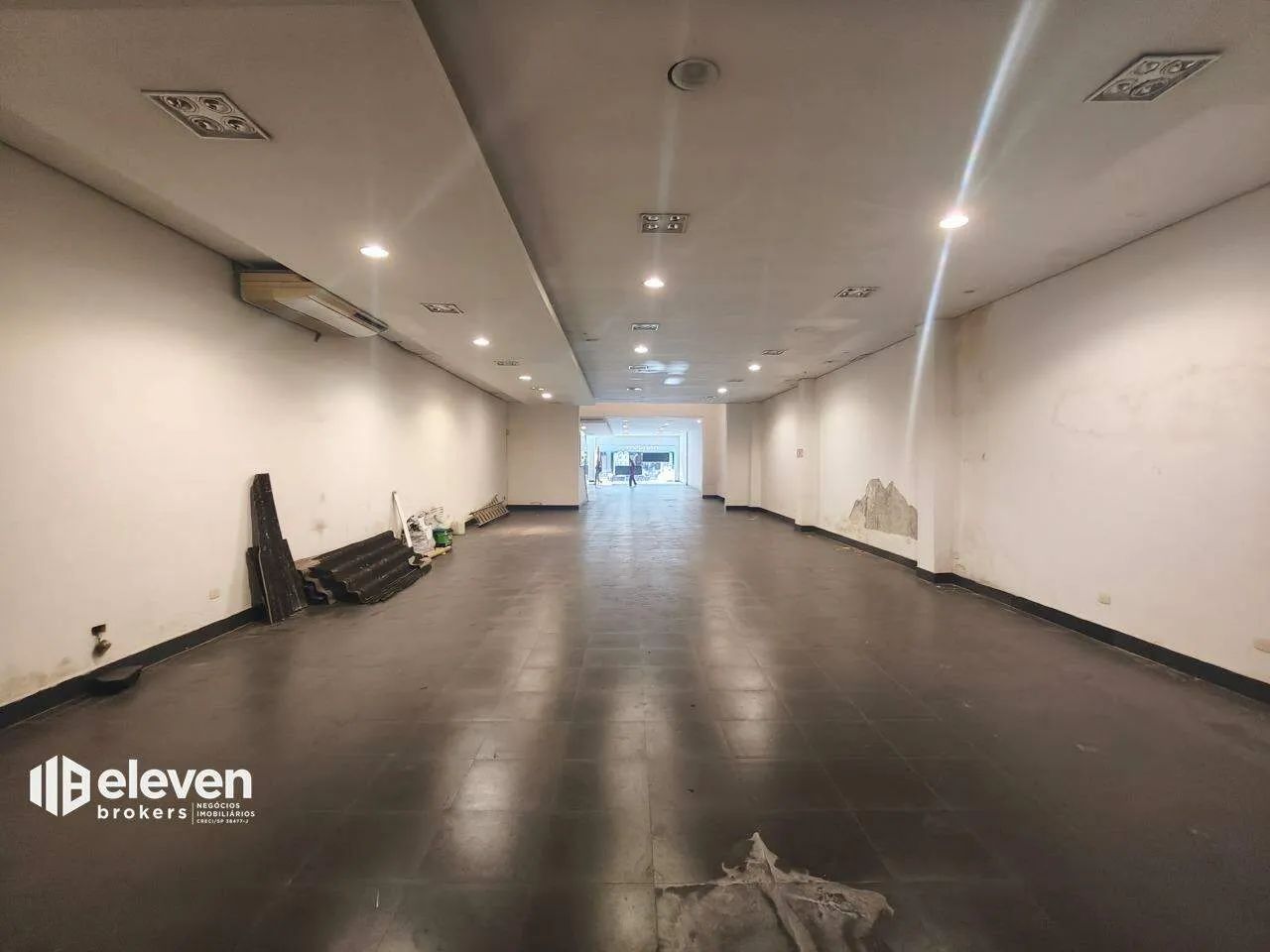 Ponto Comercial de 595 m² Próximo à FATEC, no Centro de Santos - Foto 2