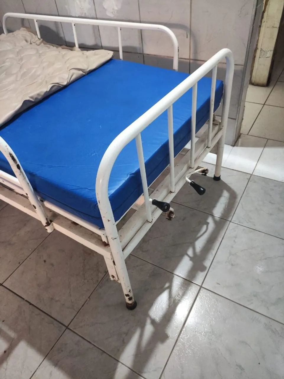 Cama hospitalar (com colchões perfeitos) - Foto 3