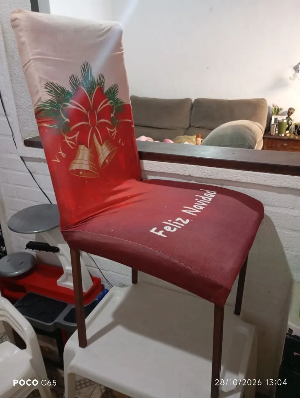 Vendo 4 cadeiras de ferro, com estofado e capas