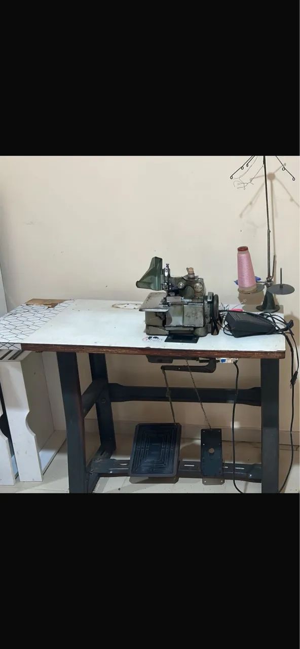 Máquina de costura overloque