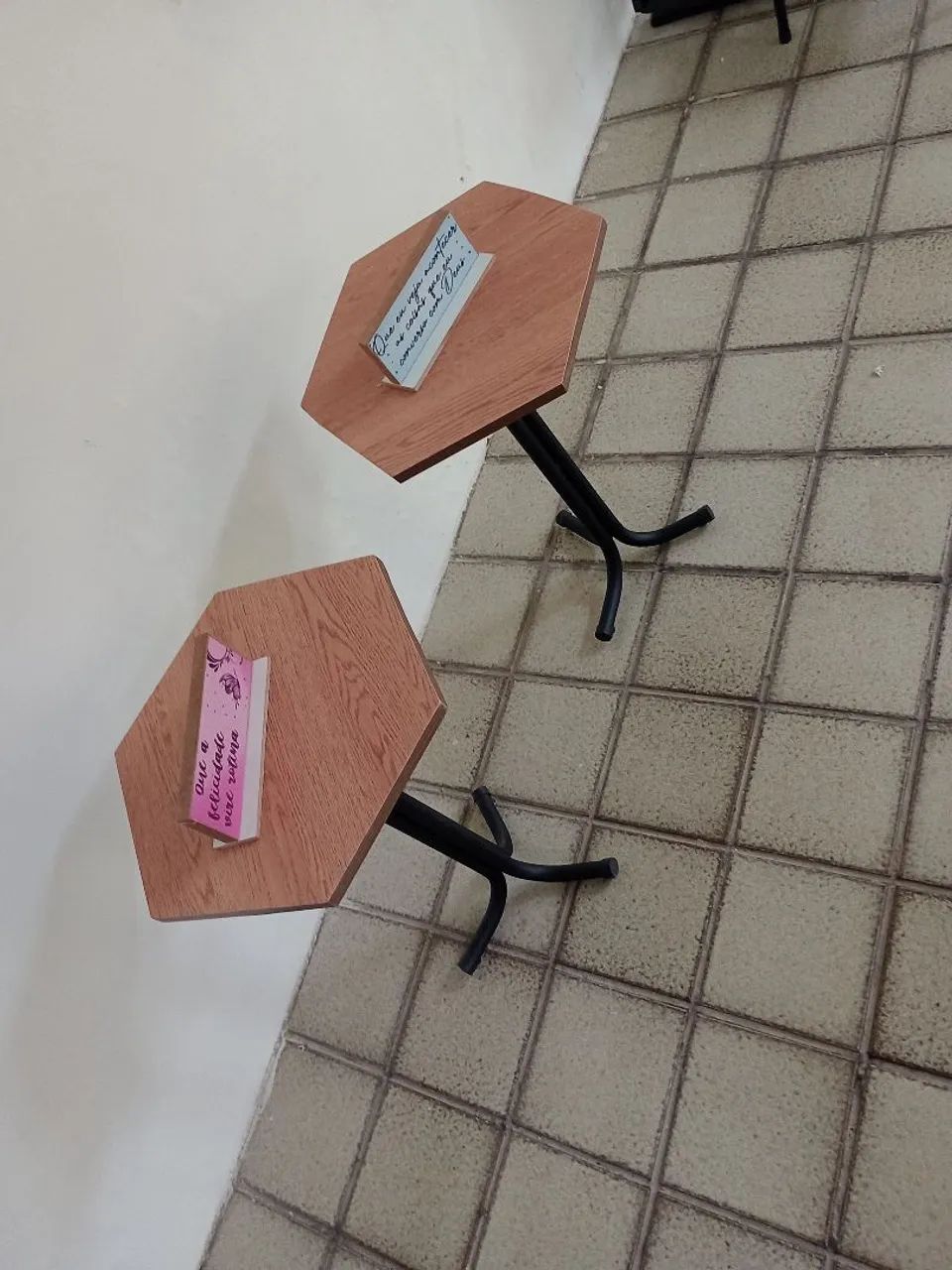 Vendo duas mesinhas pra decoração  - Foto 2
