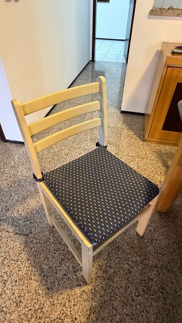 Conjunto mesa + 8 cadeiras