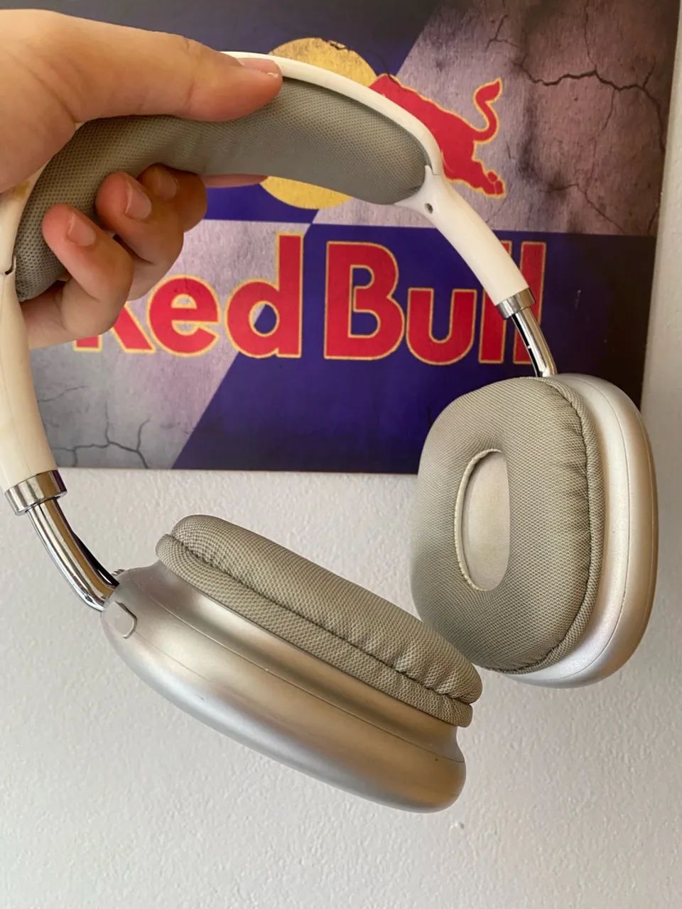 Fone de ouvido estilo AirPods Max