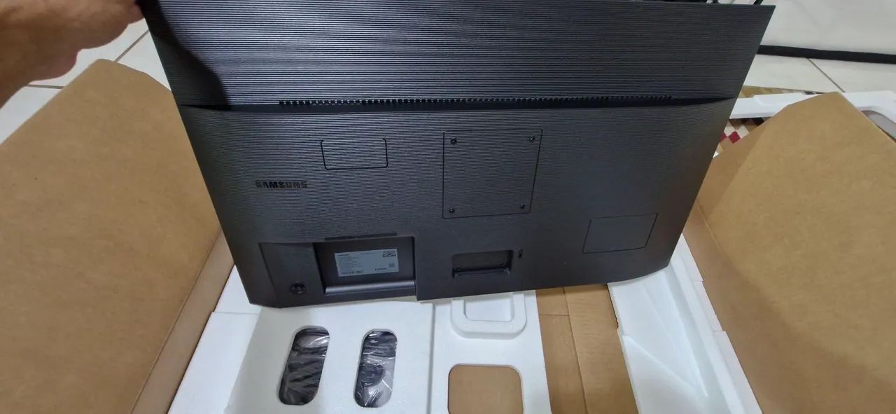Monitor Samsung 32, nunca foi usado  - Foto 2