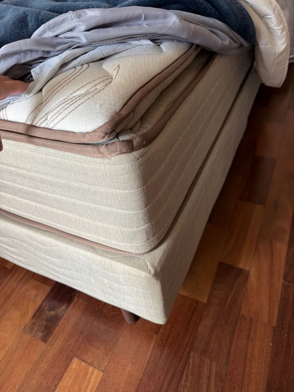 Cama King Size com pellow top acoplado - Foto 3