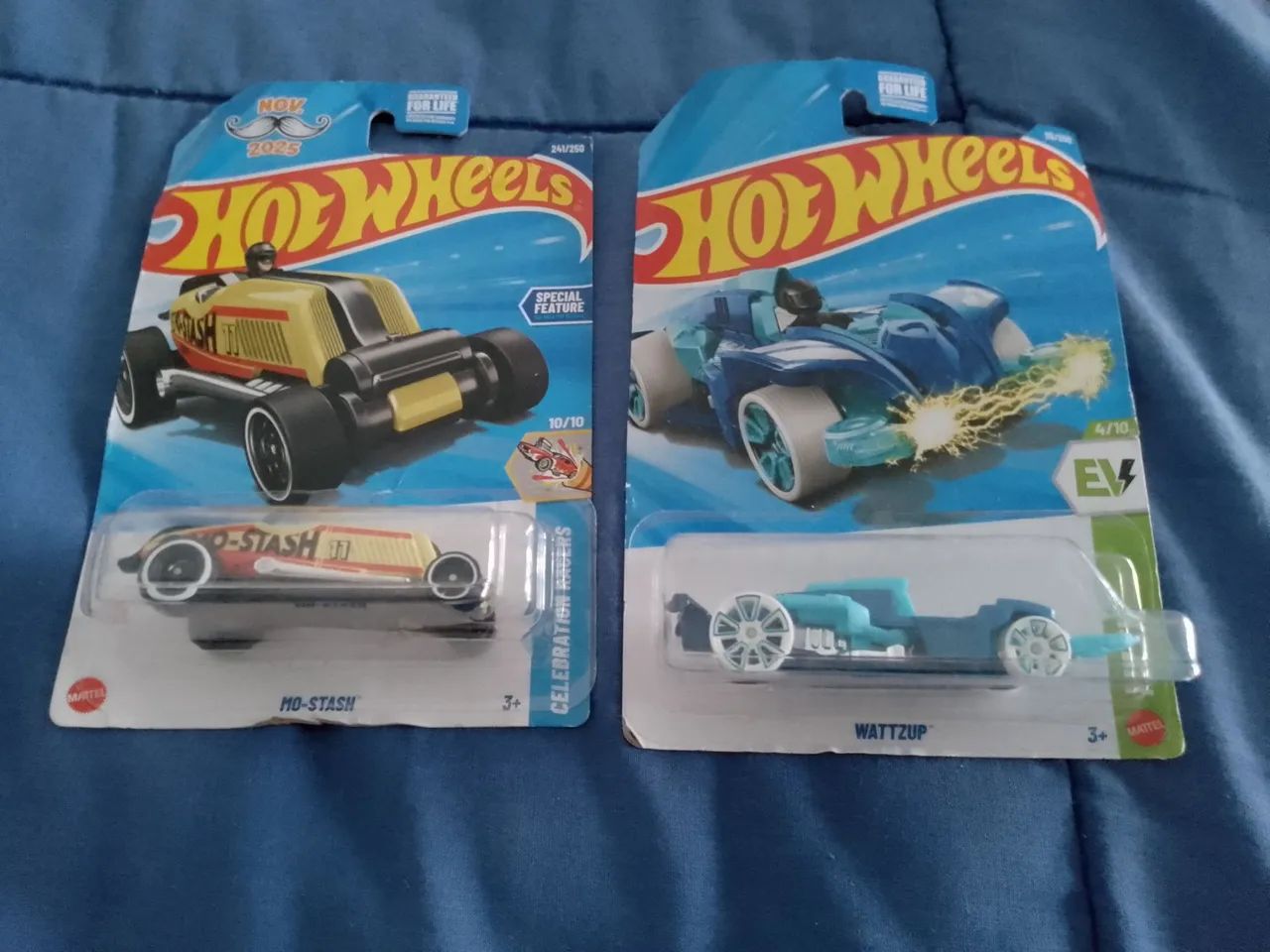 Carrinhos hot Wheels.
