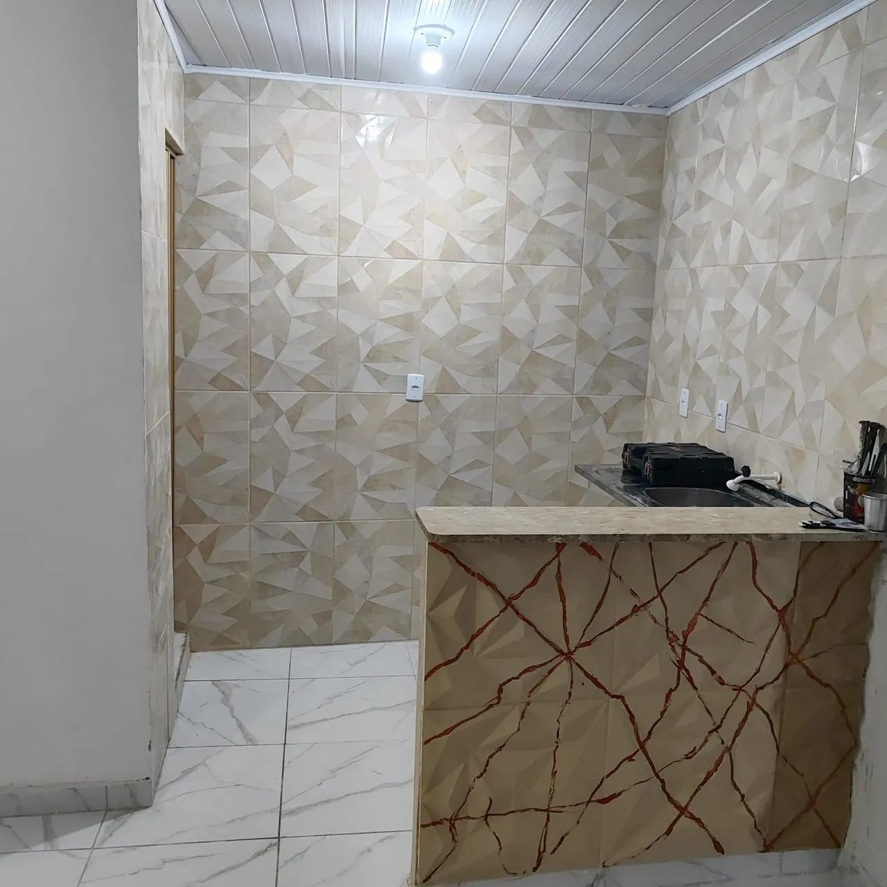 Aluga-se quarto e sala lavanderia 