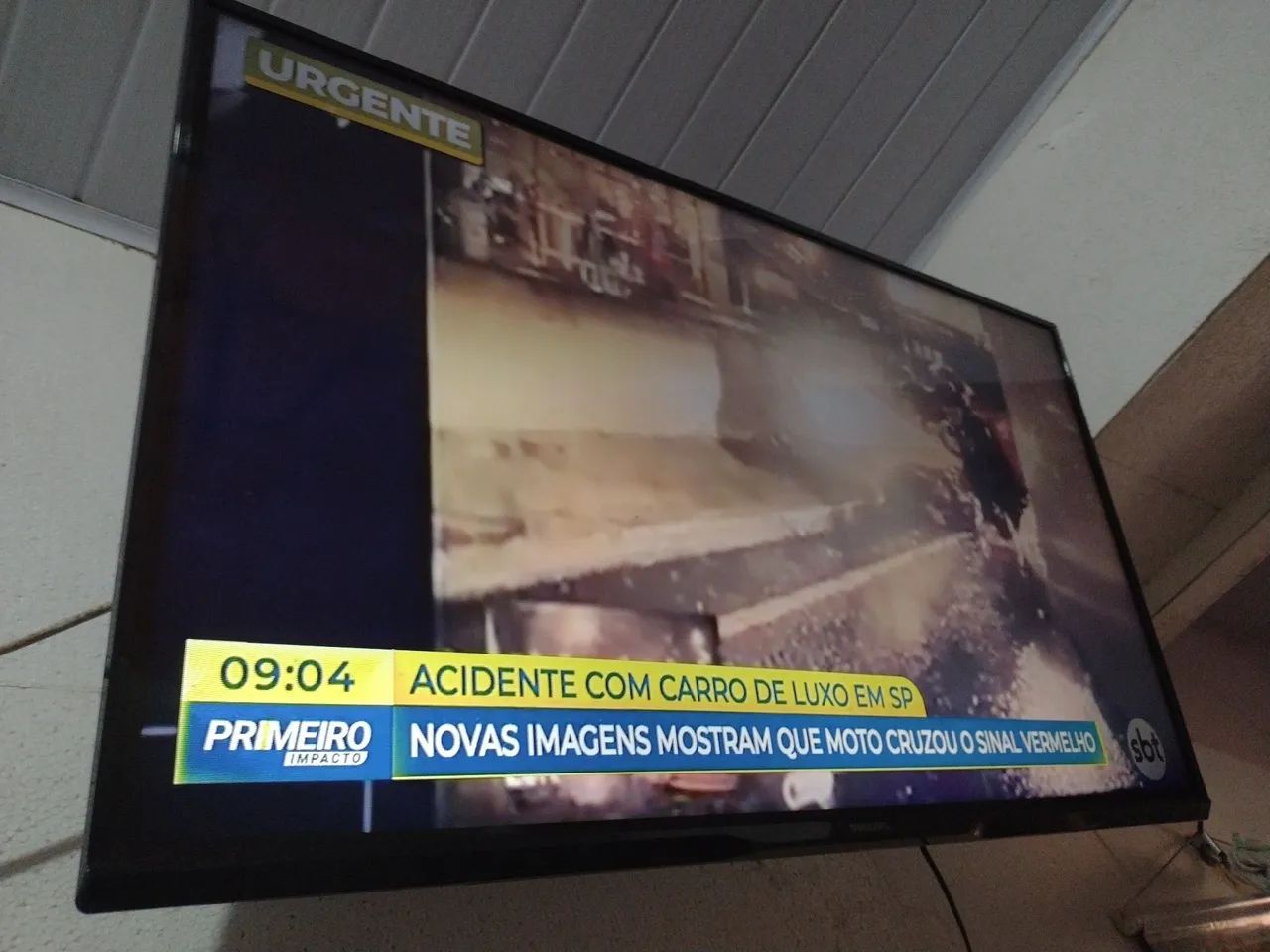 Vendo tv Philips 42 polegadas não é smartv  - Foto 2