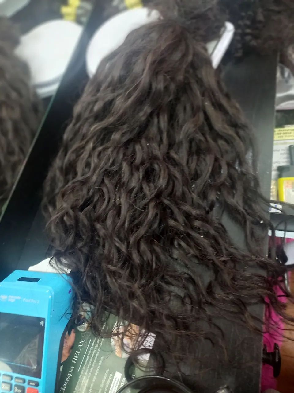 Cabelo cacho 3. ..300 gramq 70 centímetros  - Foto 4