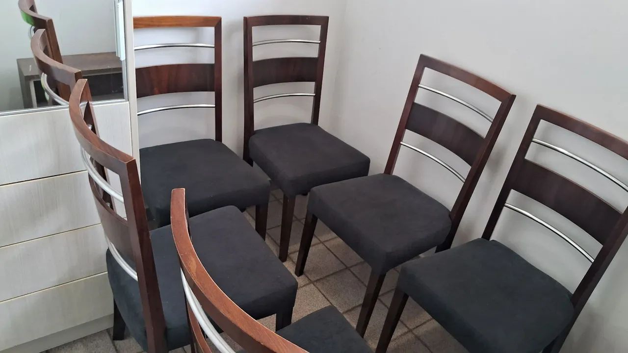 Cadeiras em Madeira maciças 