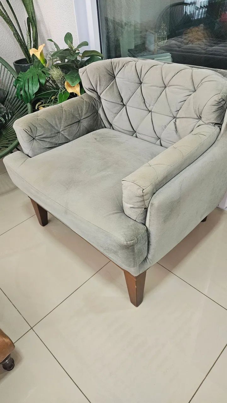 Poltrona decorativa em veludo - Foto 2