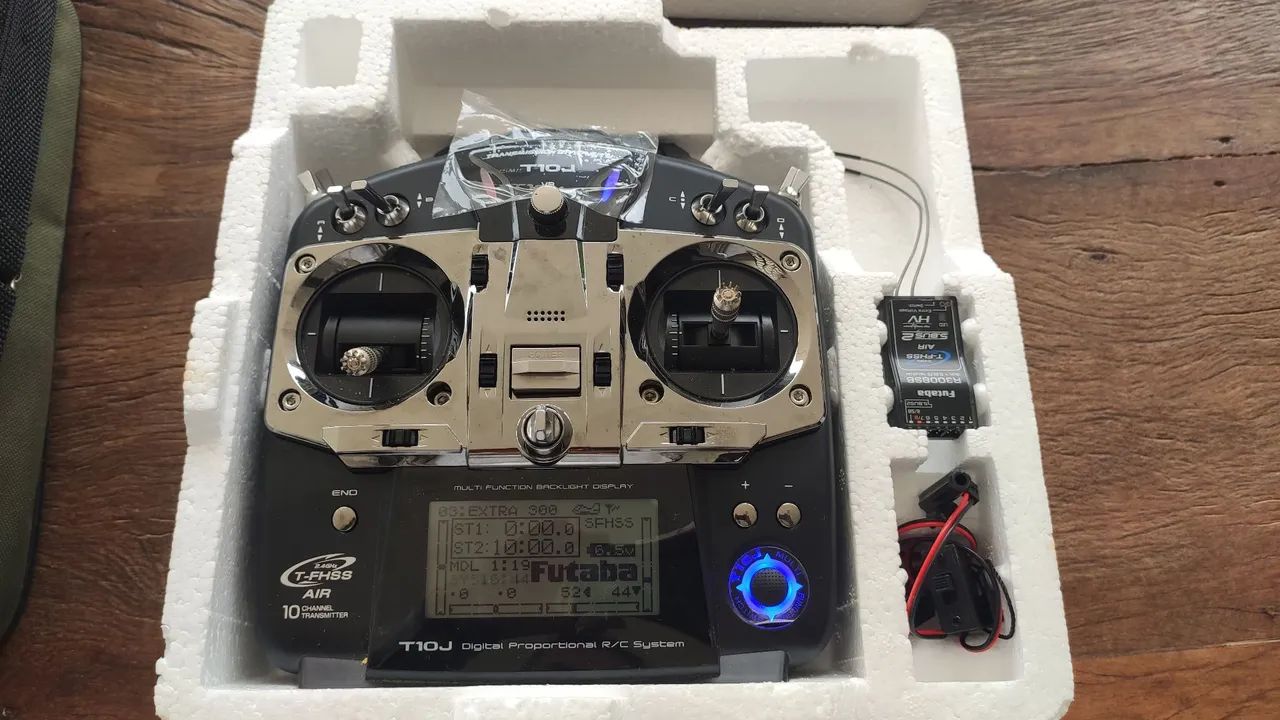 Radio futaba 10J - novo com receptor 8 canais e bateria LiFe