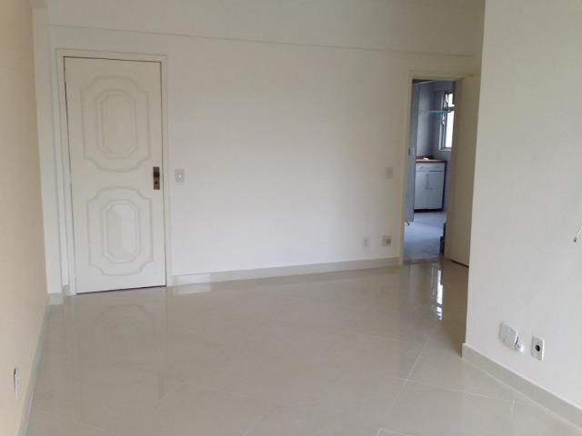 Excelente apartamento de frente com varandão, 3 quartos na Vila da Penha - Foto 5