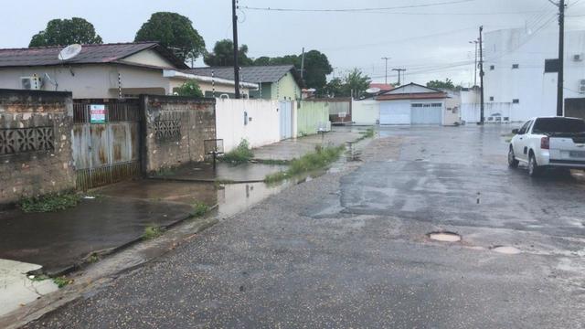 Vende se terreno com casa no 31 de março com 612m2 todo murado e portão - Foto 3