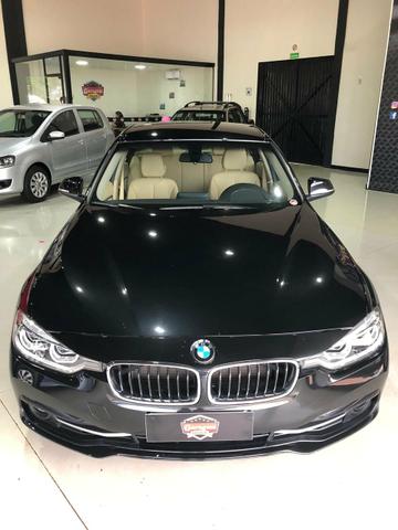 BMW 320i ACTIVE SPORT