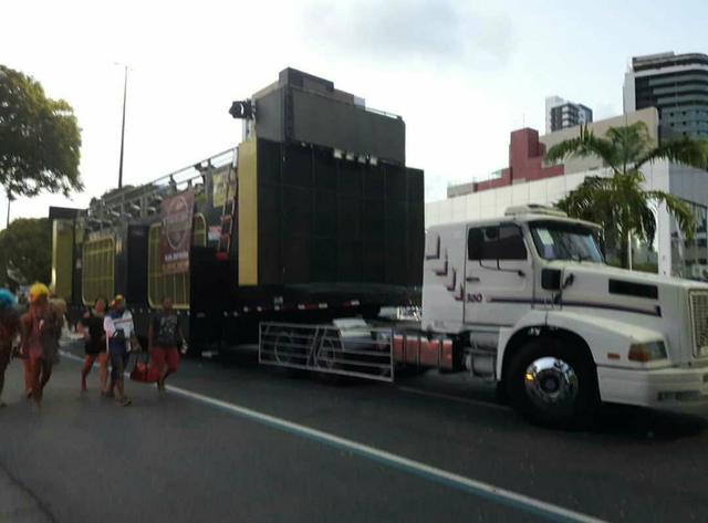 Locação de trio eletrico e palco móvel - Foto 2