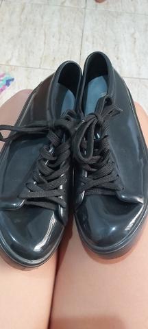 Vendo tenis melissa preto urgente - Foto 4