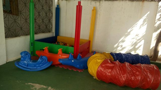 Vendo brinquedos,gangorras, cavalinho, piscina bolinha e túnel - Foto 2