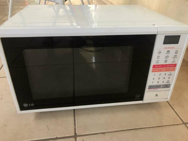 Vendo microondas LG 32l com defeito na placa ( valor da placa 95,00) - Foto 3