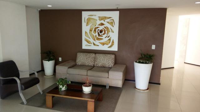3 quartos, 2 suites, cozinha e serviço, td c/ armários, ar cond, gar p/ 2 carros - Foto 5