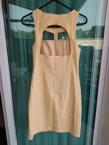 Vestido curto amarelo com pedraria Tam. 42, usado 2x - Foto 2