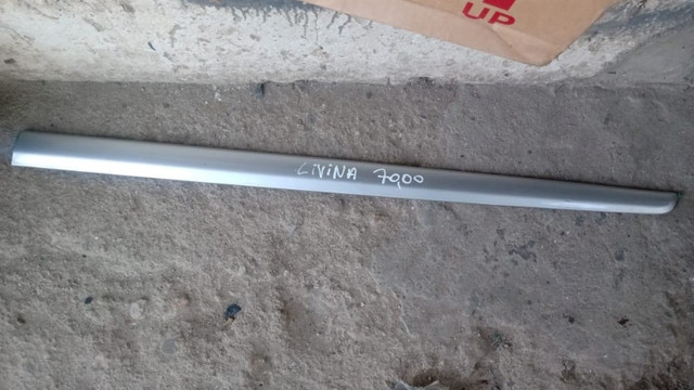 Friso Lateral Nissan Livina