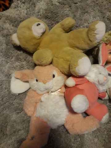 Lote de pelucias e boneca - Foto 2