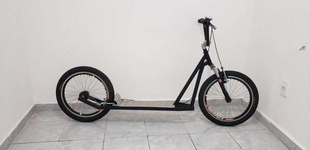 Patinete aro 20 suporta até 160kg