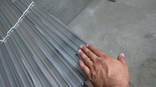 No dinheiro 10% de desconto Vendo janelas 100/120 alumínio natural valor R$289 reais  - Foto 2