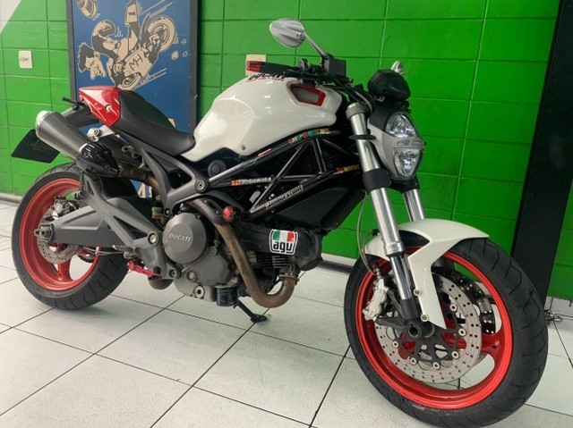 DUCATI MONSTER 696 ANO 2010