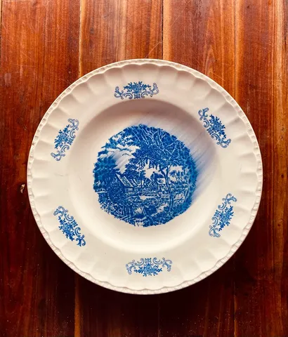 Prato de porcelana borrão antigo Porto Ferreira 1970